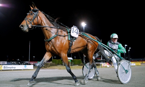 Unique Juni och Jörgen Westholm vid en tidigare seger. Foto av Maria Holmén/TR Bild